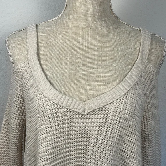 Free People Moonshine Over-Sized Cream Cold Shoulder Sweater,  Cable Knit Top XS - Picture 3 of 8